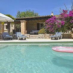 Vakantiehuis Finca mit Bergblick, Schwimmbad und Klimaanlage