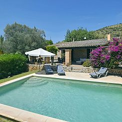 Vakantiehuis Finca mit Bergblick, Schwimmbad und Klimaanlage