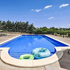 Vakantiehuis Finca mit großem eingezäunten Pool und Klimaa