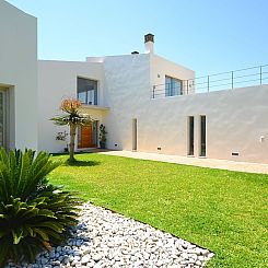 Vakantiehuis Schönes modernes Ferienhaus C84MLL