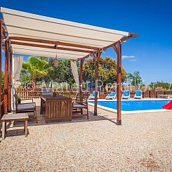 Vakantiehuis Villa mit 5 Schlafzimmern und Pool auf dem Land