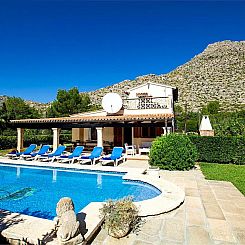Vakantiehuis Tolle Ferienvilla Barraca mit privatem Pool