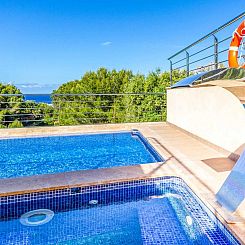 Vakantiehuis Schöne Villa im Zentrum von Cala Sant Vicenç