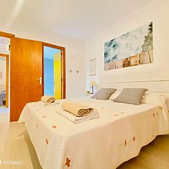 Ruim appartement 50m naar strand