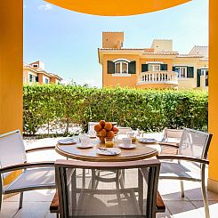 Vakantiehuis Mediterrane Doppelhaushälfte mit Garten