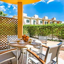 Vakantiehuis Mediterrane Doppelhaushälfte mit Garten