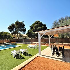 Vakantiehuis VILLA MONICA en barrio residencial de Cala Pi p