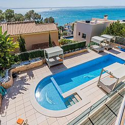 Vakantiehuis Atemberaubende Villa mit Whirlpool, beheiztem P