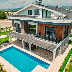 Vakantiehuis Luxuriöse Villa "Galaxy V3", 300 Meter vom Mee
