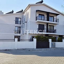 Geschakelde woning in Foça