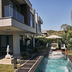 Geschakelde woning in Boğaziçi