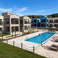 Geschakelde woning in Dörttepe