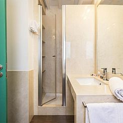 Laurel Suites Apartments