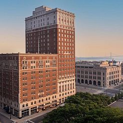DoubleTree Suites by Hilton Detroit Downtown - Fort Shelby