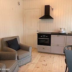 Boot huis vlak bij meer