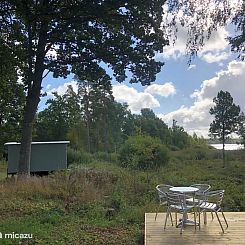 Tuinhuis met uitzicht op meer