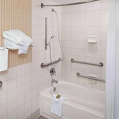 DoubleTree by Hilton Cleveland South