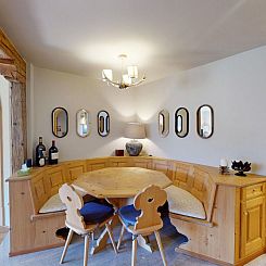 Appartement Apartment Üerts - Hochwertige Wohnung mit Balko