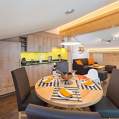 Appartement Lunic, AZapartments.ch, B&B, (Grächen), 1057