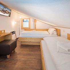 Appartement Lunic, AZapartments.ch, B&B, (Grächen), 1057
