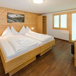 Appartement Lunic, AZapartments.ch, B&B, (Grächen), 1057