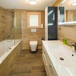 Appartement Lunic, AZapartments.ch, B&B, (Grächen), 1057