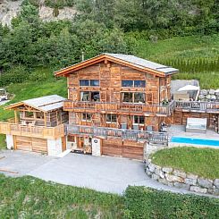 Vakantiehuis Chalet V mit Lift und Pool