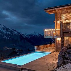 Vakantiehuis Chalet V mit Lift und Pool