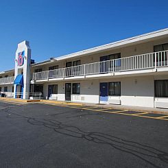 Motel 6-Chicopee, MA - Springfield