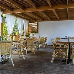 Coral beach house & food