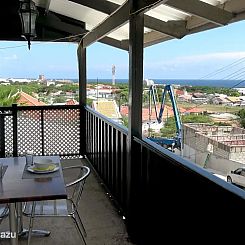 Studio + eigen terras + zwembad