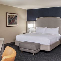 DoubleTree by Hilton Downtown Nashville
