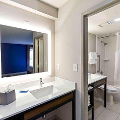 Holiday Inn Express Nashville-Downtown Conference Center, an