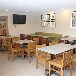 Country Inn & Suites by Radisson, Nashville, TN