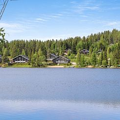 Vakantiehuis Aurinko-saaga 2 paritalo lasiterassihuon