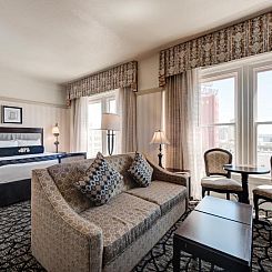 Gaslamp Plaza Suites