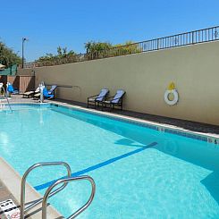 Holiday Inn Express Hotel & Suites Pasadena-Colorado Bouleva