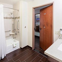 Holiday Inn Express & Suites Carpinteria, an IHG Hotel