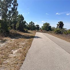 Kavel in Lehigh Acres