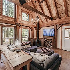 Vakantiehuis Neues modernes rustikales Haus mit AC, Whirlpoo