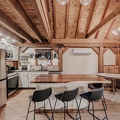 Vakantiehuis Neues modernes rustikales Haus mit AC, Whirlpoo