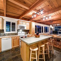Vakantiehuis Neu gestaltete Hütte mit Whirlpool, Holzofen, 