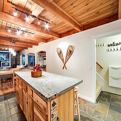 Vakantiehuis Neu gestaltete Hütte mit Whirlpool, Holzofen, 