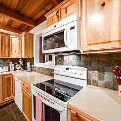 Vakantiehuis Neu gestaltete Hütte mit Whirlpool, Holzofen, 
