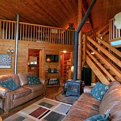 Vakantiehuis Lakeside Real Log Cabin mit privatem Dock, Haus
