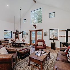 Vakantiehuis Hütte 50 hat einen Whirlpool, Wi-Fi und ist ha