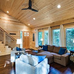 Vakantiehuis Brandneue Hütte mit Holzofen und Wi-Fi