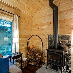Vakantiehuis Brandneue Hütte mit Holzofen und Wi-Fi