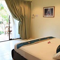 The Waterfront Boutique Hotel & Cafe