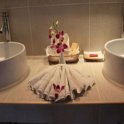 The Waterfront Boutique Hotel & Cafe